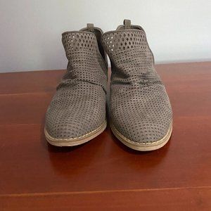 Report Faux Suede Perforated Ankle Heeled Booties 8.5 Grey